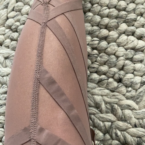 ALO Yoga dusty pink high waist strapped leg stirrup leggings - Picture 7 of 11